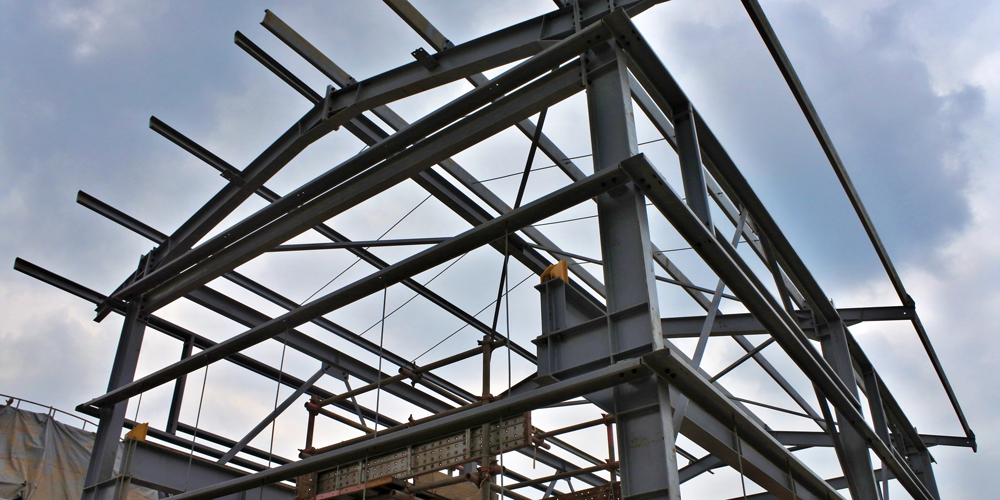 Structure mtallique en cours de construction par l'entreprise Deniau